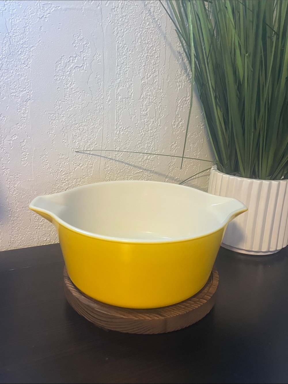 Vintage Pyrex 475-B Casserole Dish 2.5 Qt — Yellow with White Interior